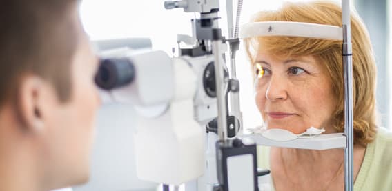 Consultation en ophtalmologie au centre de santé de Cholet